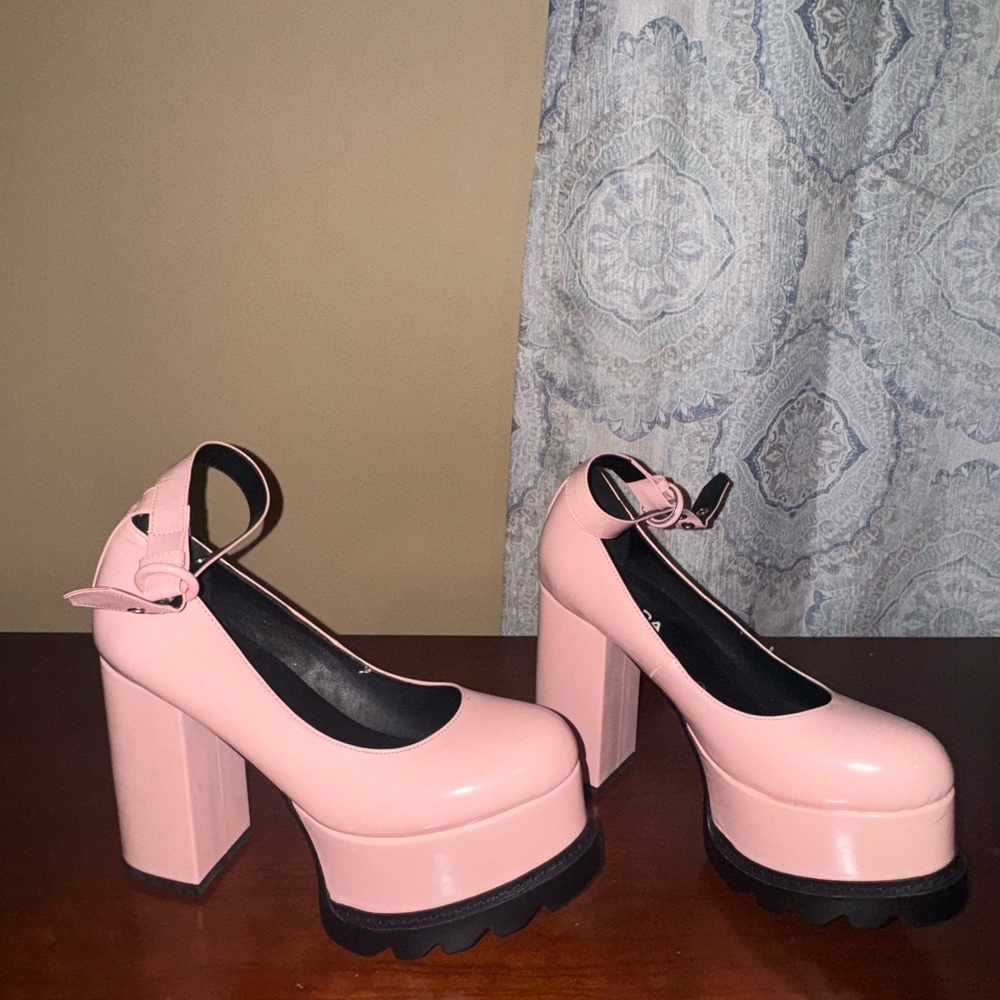 Chic Pink and Black Platform Shoes with Ankle Strap 💕
